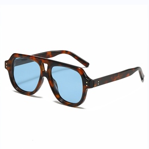 Lunettes de soleil roses tendance haut de gamme avec protection UV400, monture en acétate et verres polarisés en TAC pour une protection UV - Product Image 3