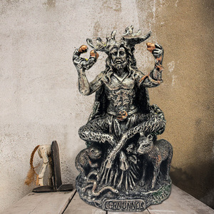Statua di Cernunnos, Dio Cornuto, in Resina, Figurina Guardiano della Foresta, Scultura Mitologica <span class=keywords><strong>del</strong></span> <span class=keywords><strong>Signore</strong></span> degli Animali, Decorazione Pagana per Casa e Ufficio - Product Image 3