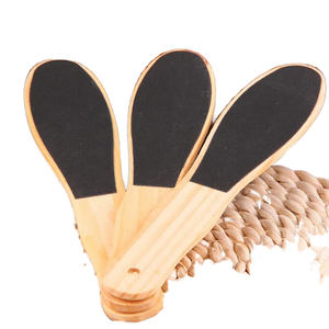 Râpe à pieds double face à long manche en bois lavable pour éliminer les peaux mortes et les callosités, lime à pieds portable et tendance en papier de verre pour le soin des pieds - Product Image 2