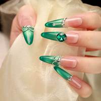 Faux ongles vert émeraude œil de chat à presser, longs, forme stiletto, ombrés, avec strass, chaîne de perles et gemmes 3D, OEM pour fêtes, mariages et salons