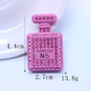 Venta al por mayor forma de botella Diy diseñador de letras de cristal accesorios personalizados de lujo teléfono basura caso decoración bolsa encanto - Product Image 3