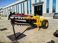 Trancheuse à chaîne tractée par un tracteur
