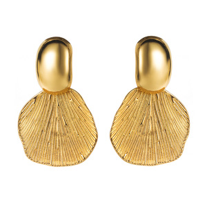 Pendientes colgantes de moda con accesorios de concha de latón elegantes de estilo europeo americano para <span class=keywords><strong>mujer</strong></span> - Product Image 1
