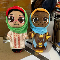 Peluche personnalisée par le fabricant, personnage d'anime dérivé, jouet en peluche doux, conception de mascotte, poupée mignonne de style musulman noir.