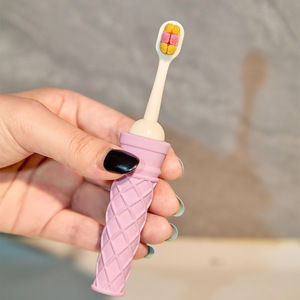 Cepillo de dientes infantil con diseño de helado, cerdas suaves, colorido, manual, para niños de 0 a 5 años - Product Image 2