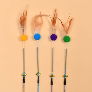 Neu Langer 64 cm Premium Federstab mit Glocke Interaktiver Katzenstab Spielzeug mit Feder zum Ärgern von Katzen und Kätzchen - Product Image 4