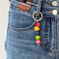 Kleurrijke hars fruit sleutelhanger aardbei perzik persimmon bosbes schattig tas charme hanger voor dames tasdecoratie