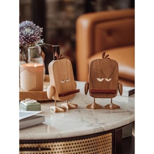 Soporte de Madera para Teléfono con Cara de Abeja Triste, Decoración de Escritorio de Madera de Haya, Regalo Portátil para Oficina y Hogar - Product Image 1