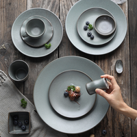 Ensemble d'assiettes à dîner rondes en céramique solide de haute qualité, vente en gros, modernes, pour hôtels / maison / cadeaux / mariages, personnalisables