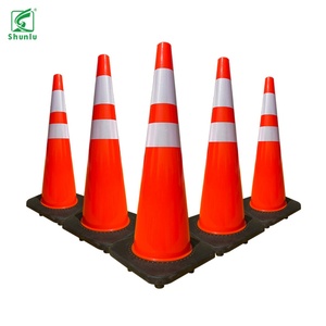 Nouveaux cônes de signalisation routière en PVC de 90 cm avec bande réfléchissante en caoutchouc PE flexible, signalisation d'avertissement routière pour la sécurité routière - Product Image 3