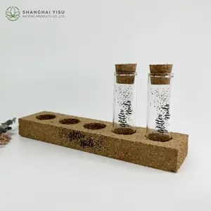 コルクストッパー付きの異なるサイズのガラスプラスチック試験管