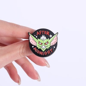 Al por mayor: Pines de metal de dibujos animados, Broches únicos de pequeños monstruos 'After Midnight', Lindos pines de metal de murciélago y monstruo de dibujos animados, Insignia de accesorio de metal - Product Image 4