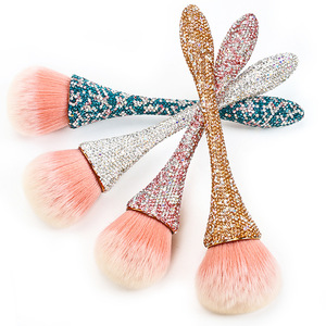 Brosse à poussière pour ongles avec manche diamanté, brosse de nettoyage en nylon synthétique doux 3D Rose pour manucure et maquillage - Product Image 2