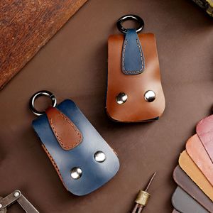 Porte-clés artisanal en cuir Crazy Horse à suspendre à la ceinture - Product Image 1