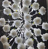 Décoration de scène de mariage, chaîne de perles acryliques en pétales de rose, blanche, moderne, pour salle de mariage, fleur suspendue au plafond