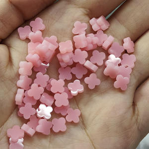 Gemas sueltas de trébol de cuatro hojas rosa sintético y turquesa para la fabricación de joyas, collares y pulseras. - Product Image 3