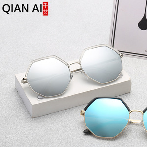 Gafas de Sol Qian Ai para Mujer, Montura Octogonal, Protección UV400, Tipo 3 Lentes, Material AC, Color Blanco Transparente Mercurio - Product Image 2