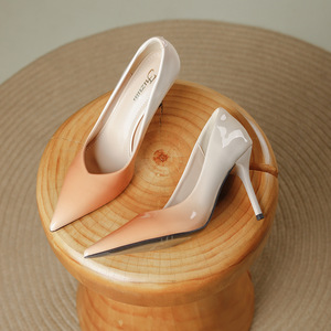 Escarpins à talon haut pour femme avec bride en T, style vintage, pour mariage et soirée, avec talon épais et détail de bride à la cheville - Product Image 2
