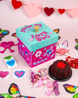 Boîte surprise à gâteau explosif blanc pour fête et anniversaire, en stock, avec fleurs et papillons volants