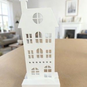 Adorno de Madera para el Hogar, Mini Casa de Álamo Cortada con Láser, Decoración Navideña para Escritorio, Regalo - Product Image 1