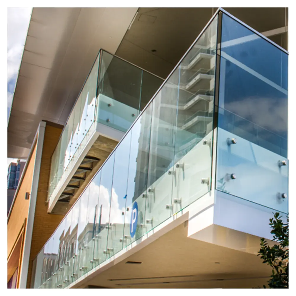 सीढ़ी रेलिंग टेरेस बैलस्ट्रेड डिजाइन के साथ प्राइमा अनुकूलित स्टेनलेस स्टील स्टैंडऑफ टेम्पर्ड ग्लास प्रोफाइल