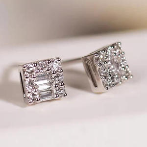 Orecchini in Oro Bianco con Diamanti Taglio Baguette Colore G Diamanti Naturali Stile Classico Gioielli da Sposa per Donna - Product Image 1