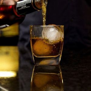 Moule sphérique en silicone antiadhésif de 2 pouces, réutilisable, écologique, avec logo personnalisé, pour glaçons individuels, whisky, crème glacée - Product Image 6