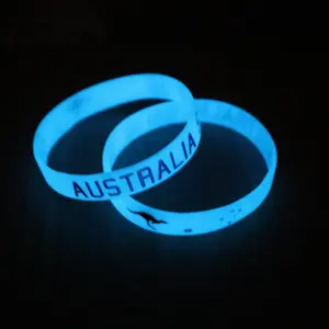 Fabbrica Prezzo di Acquisto A Prezzi Accessibili Luminoso Del Silicone Del Braccialetto Regali di Halloween Glow In Dark Wristband di Gomma