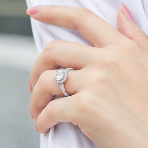 Ensemble de bijoux tendance en argent 925 avec halo de zirconias cubiques ronds, ensemble délicat de pendentif, boucles d'oreilles et bague en zirconias pour filles, cadeau d'anniversaire - Product Image 4