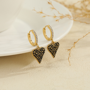 Los pendientes con forma de corazón que brillan son pequeños, vivos, dulces y adorables. Perfecto tanto para citas como para desplazamientos diarios. - Product Image 4