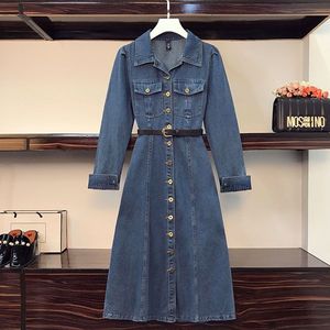 Abito da <span class=keywords><strong>donna</strong></span> <span class=keywords><strong>taglie</strong></span> <span class=keywords><strong>forti</strong></span> in denim con bottoni, a maniche lunghe, con cuciture, vestibilità slim, modello a trapezio - Product Image 2