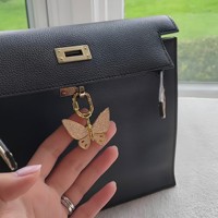 Breloque de sac en or avec strass scintillants en forme de fraise, pendentif clé 3D mignon en forme de fruit, décoration de sac à main de luxe pour femme, porte-clés, cadeau d'anniversaire