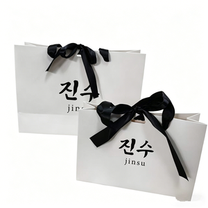 Bolsas de compras de cartón blanco con logo personalizado de lujo, bolsas de regalo de papel artístico para zapatos/ropa - Product Image 1