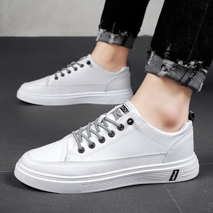 Nouvelles baskets décontractées tendance et polyvalentes 2025 pour hommes, en PU respirant, à lacets, rayées, blanches, version coréenne, pour l'hiver/le printemps - Product Image 1