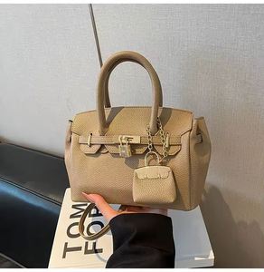 Factory Wholesale Handbags 2025 Light Lady Love Chain <b>Bags</b> Lady Design Purses for Women - Product Image 6