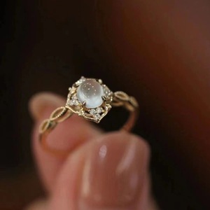 Anillo Retro Personalizado <span class=keywords><strong>de</strong></span> Alta Gama con <span class=keywords><strong>Piedra</strong></span> Lunar Romántica y Diseño Hueco Tejido <span class=keywords><strong>para</strong></span> Joyería Femenina - Product Image 2