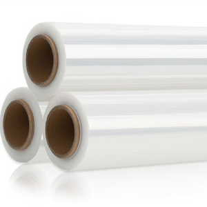 Película elástica de LLDPE personalizada de 300m, negro, de un solo lado, 50cm de ancho, grado alimenticio, suave, alto brillo, PE Soluble en agua de alto brillo - Product Image 5