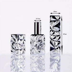 Envase de Lápiz Labial Cuadrado Magnético de Plástico Rojo, Plateado y Oro Rosa de 12.1MM, Venta al Por Mayor - Product Image 3