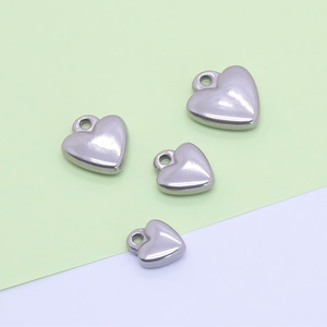 จี้รูปหัวใจสแตนเลสขนาดกลางขัดเงาสำหรับทำเครื่องประดับ DIY - Product Image 1