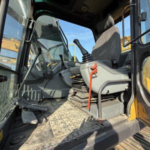 Excavatrice sur chenilles Volvo EC140 14 tonnes 90% neuve Moteur Deutz Certifié EPA CE Modèle 2022 Utilisation agricole Pièces de rechange incluses - Product Image 4