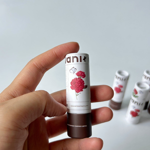 Hecho a mano respetuoso con el medio ambiente 10ml cilindro de cartón contenedor biodegradable reciclable bálsamo labial tubo personalizado negro fuga - Product Image 1