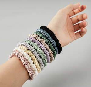 100% शुद्ध रेशम से अधिक आकार के बड़े बालों के स्क्रब आकर्षक पैकेजिंग बॉक्स में हेयरबैंड सेट - Product Image 6