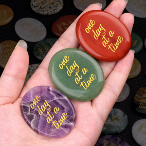 <span class=keywords><strong>Un</strong></span> día a la vez, piedra de bolsillo de cristal, piedras de preocupación de pulgar grabadas, piedras preciosas naturales, piedra de Palma, regalos de estímulo, decoración del hogar - Product Image 1
