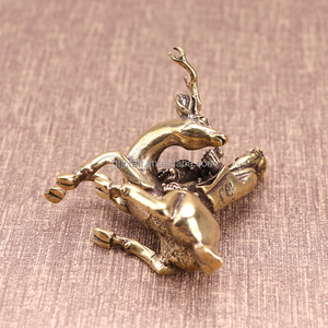 Incienso de latón insertado en los adornos de decoración de oficina del quemador de incienso de bronce para <span class=keywords><strong>la</strong></span> vieja Niña de cumpleaños montando ciervo. - Product Image 6