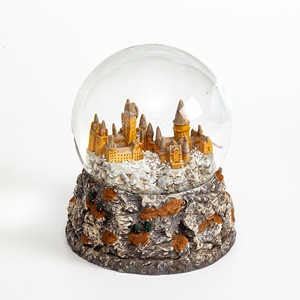 Globo de Nieve con <span class=keywords><strong>Castillo</strong></span> de Anime en Miniatura, Globo de Agua de Resina de Alta Calidad Personalizado de Fábrica, Bola de Nieve de Cristal Decorativa con Motivos de Películas Mágicas Británicas - Product Image 5