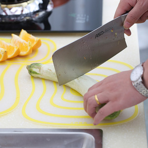 Planche à découper transparente givrée et flexible, planche à découper de cuisine, planche à découper en plastique antidérapante pour fruits, vente en gros. - Product Image 3