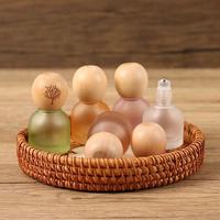 En stock et bien vendu Bouteille en verre d'huile essentielle Rollerball 10 ml, récipient de bouteille d'huile essentielle givré coloré.