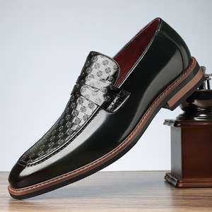 Zapatos casuales de cuero con punta en pico, estilo británico, decoración grabada, para traje formal de hombre. - Product Image 5