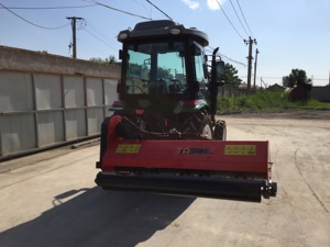 Tracteur compact 20-50 CV avec broyeur à fléaux pour herbe, attelable 3 points, à vendre - Product Image 2