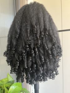 Perruque <span class=keywords><strong>Afro</strong></span> Synthétique Classique à Prix de Gros, Ondulation Bouclée et Rebondissante Effet Ressort, Longue avec Bandeau, Sans Colle et Crépu - Product Image 5